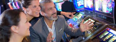 Studio live-dealer jala 77 dengan multi-camera setup untuk transparansi permainan blackjack dan roulette